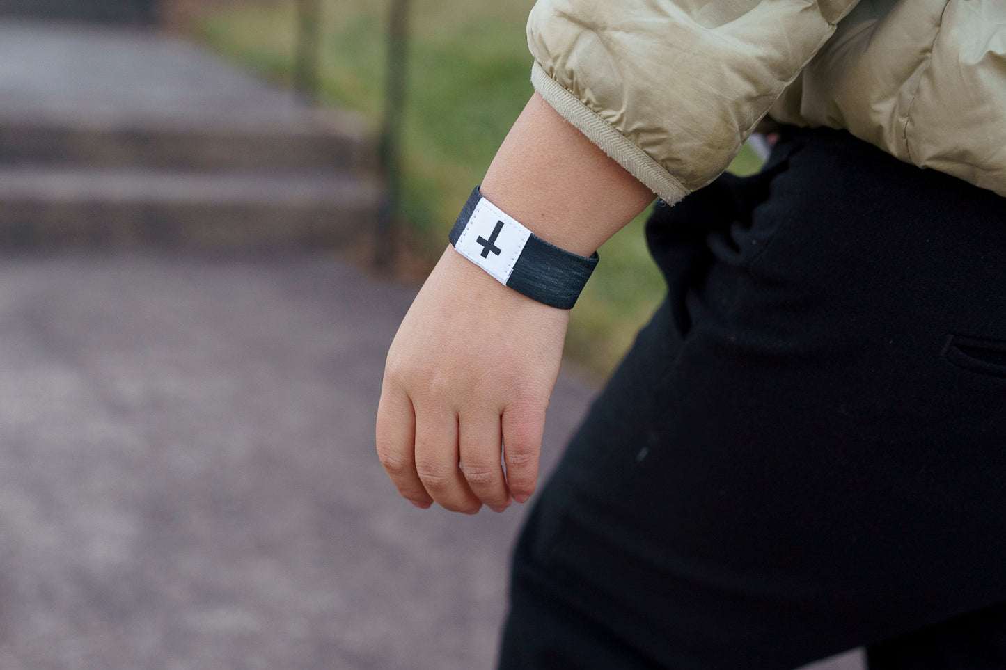 Jesus is King - Christian Bracelet | Tap to Get Daily Verse | Elastic NFC Bracelet