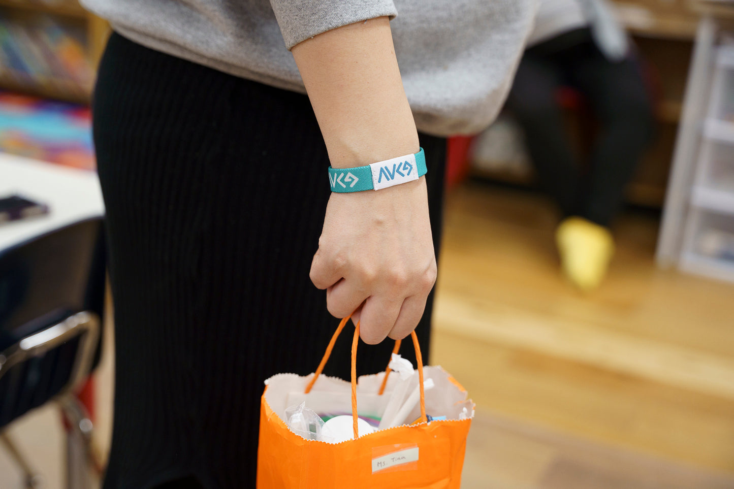 God is bigger - Christian Bracelet | Tap to Get Daily Verse | Elastic NFC Bracelet