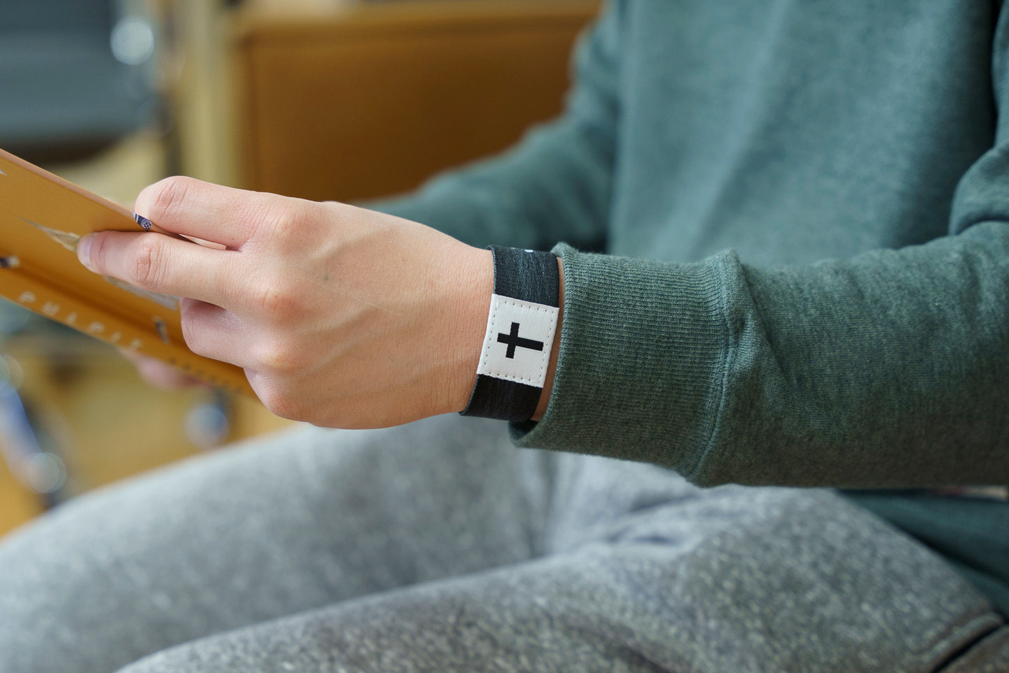 Jesus is King - Christian Bracelet | Tap to Get Daily Verse | Elastic NFC Bracelet