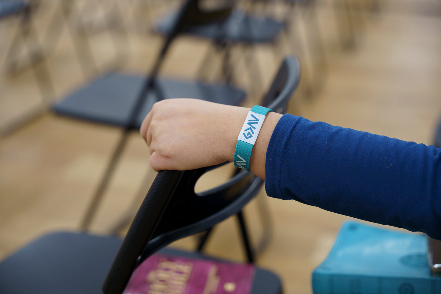 God is bigger - Christian Bracelet | Tap to Get Daily Verse | Elastic NFC Bracelet